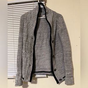 Cardigan womens poof excellence very warm bottoms all the way up.